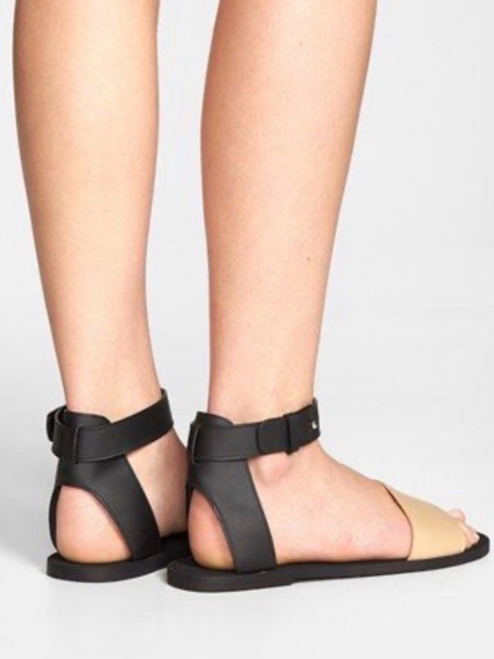 Vince Sawyer Colorblock Ankle Strap Flat Sandals Black Nude Leather Sz 8/39 - Picture 3 of 11